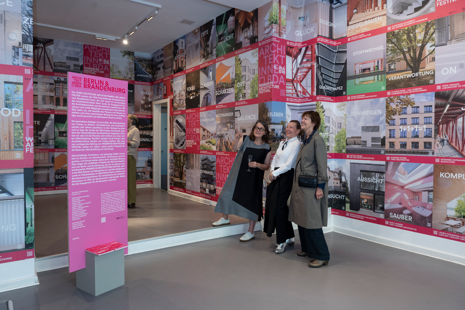 images/aktuelles/WIA%2025_BDA/BDA%20Plakate%20Ausstellungseroffnung_Juni%2025_DSC_6209.webp#joomlaImage://local-images/aktuelles/WIA 25_BDA/BDA Plakate Ausstellungseroffnung_Juni 25_DSC_6209.webp?width=1500&height=1000